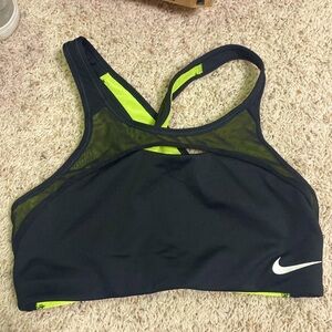 Nwot nike sports bra